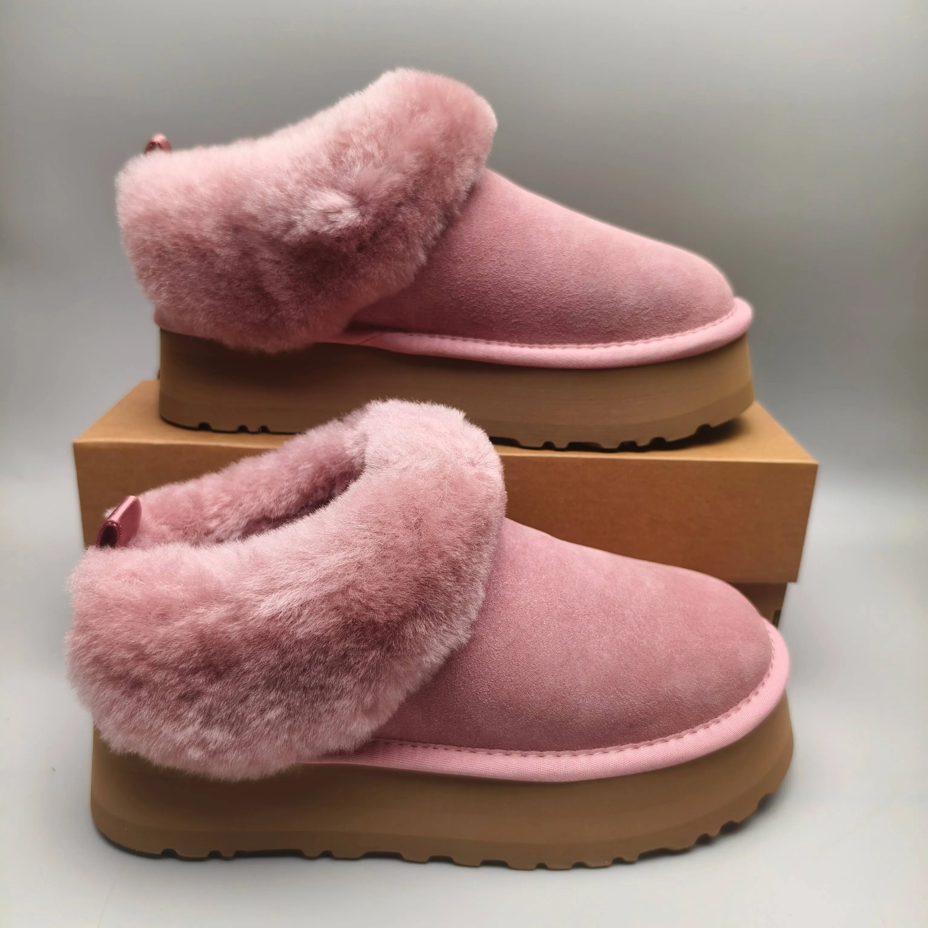 💰480 UGG sheepskin all-in-one 1393 thick-soled suede slip-on slip-on shoes. Color: maroon, green, sand, pink. Matching sizes: 35-40.